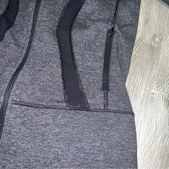 Lululemon grey and black jacket with turtleneck and zipup pockets - Picture 4 of 9